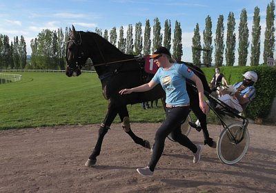 Av 09 05 21 F S4940078 Black