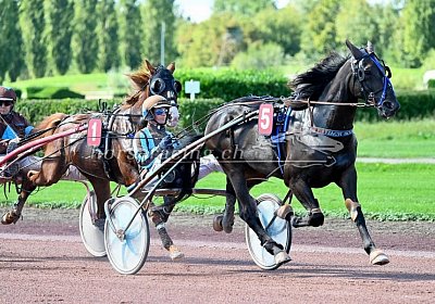 2023 09 09 Av C uw 04 02 jack scott etendard majuro